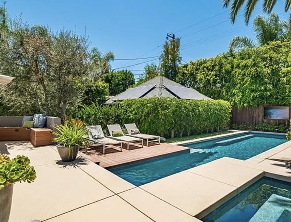 Oasis With Heated Pool & Villa